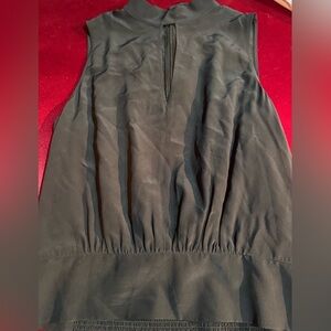 FRAME black silk keyhole Top in Noir career size small